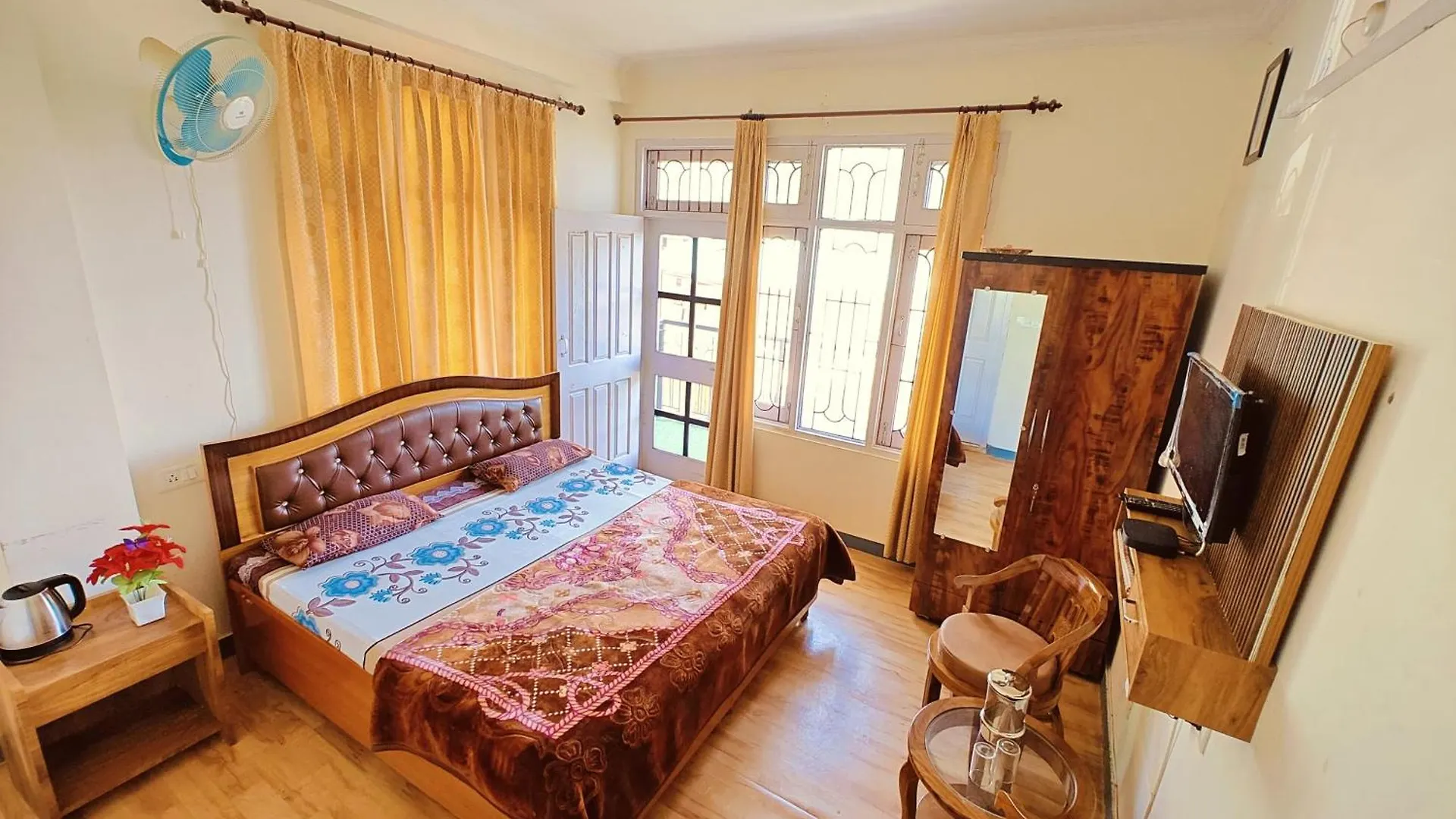 Frosty Woods Homestay Shimla